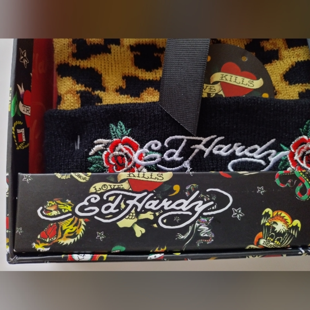 Ed Hardy Beanie Hat & Glove Gift Set Love Kills Animal Leopard Print - Picture 4 of 10